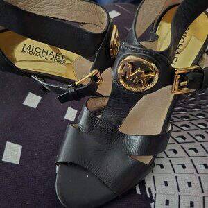 Michael Kors  Designer Sandals/ Dress Shoes Very Good Condition Size 6.5 Black